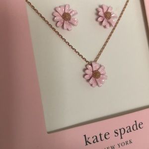 NWT,” BOXED MATCHING PINK DAISY NECKLACE  & EARRINGS”~ ONLY ONE SET REMAINING!🌸
